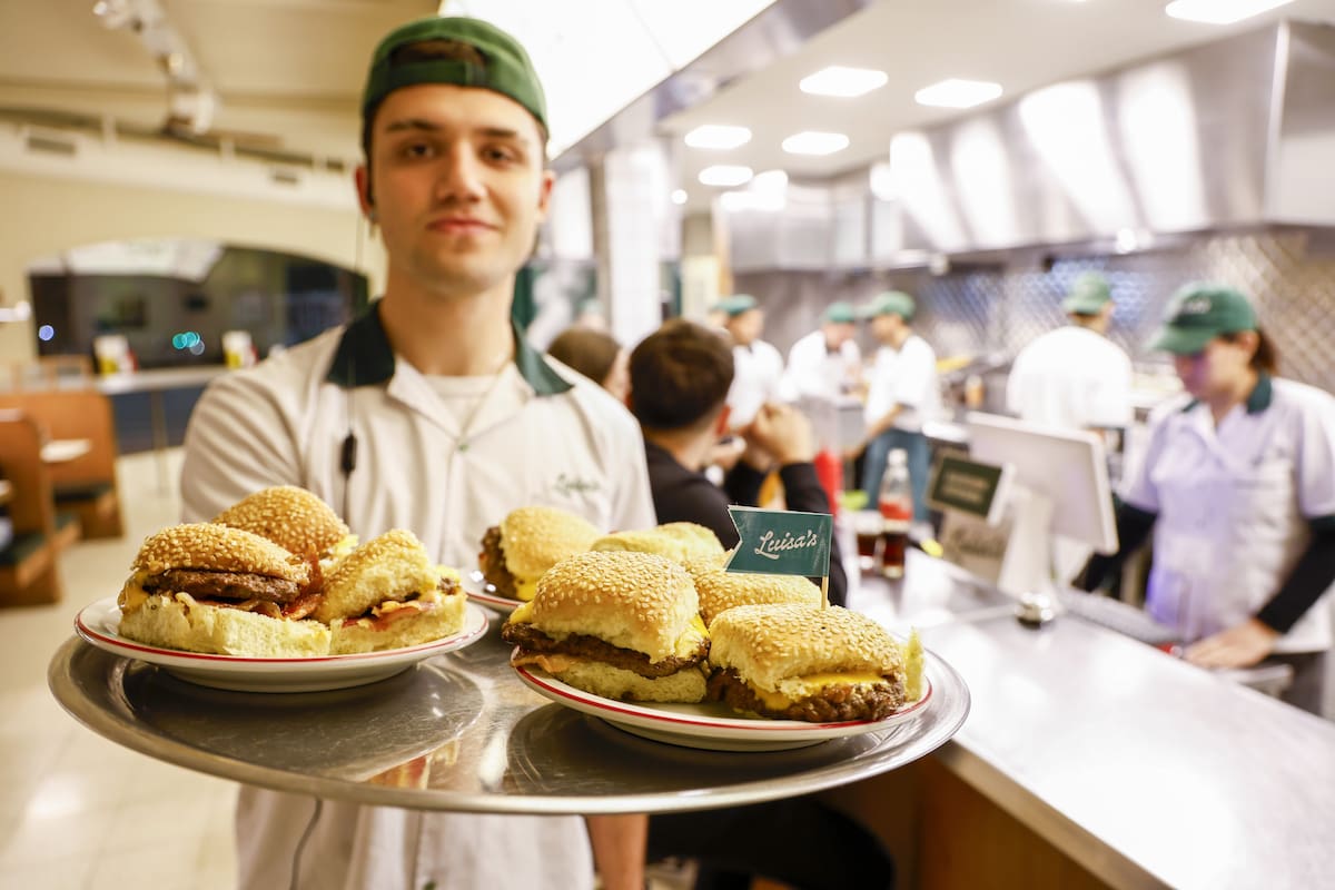 Burgers de estilo "slider" en Luisa's, en Saavedra