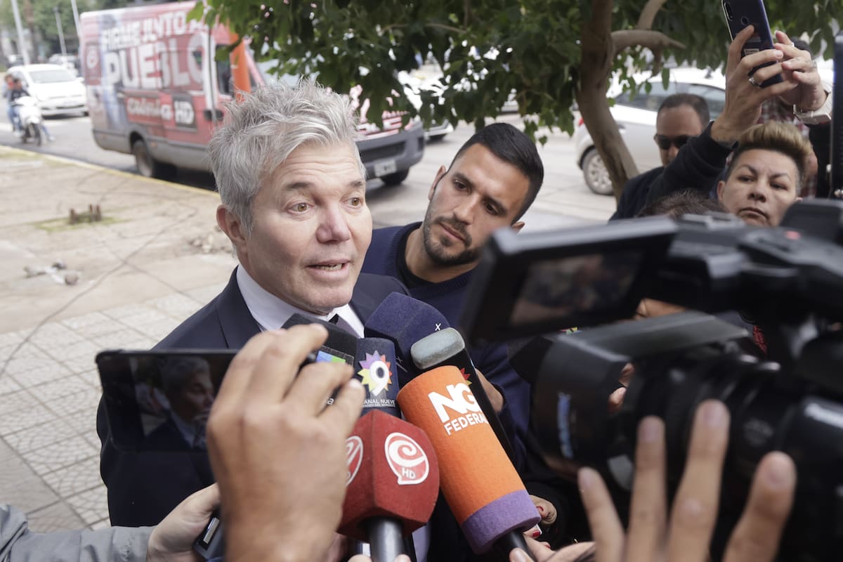 Burlando dio de baja su candidatura