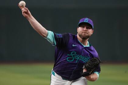 Burnes lanza siete entradas y lidera a Diamondbacks 3-0 sobre Dodgers