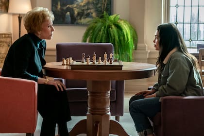 Burnett y Carvalho, de lo mejor del nuevo film producido por Netflix