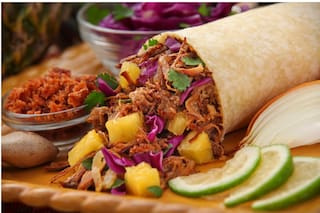 Burrito relleno de cerdo con ananá