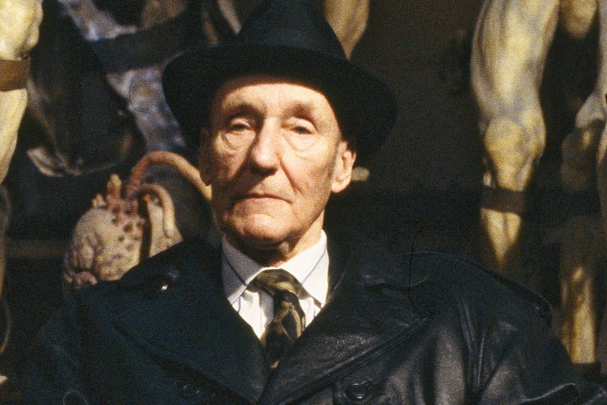 Burroughs, en el set de filmación de El almuerzo desnudo, de Cronenberg.