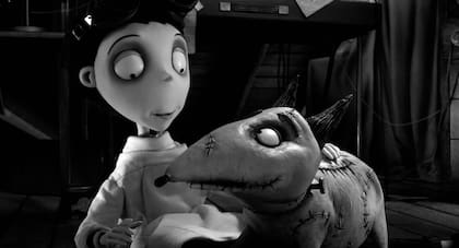 Burton retomó viejos bocetos para contar (mediante animación cuadro a cuadro) cómo un chico le devuelve la vida a su mascota