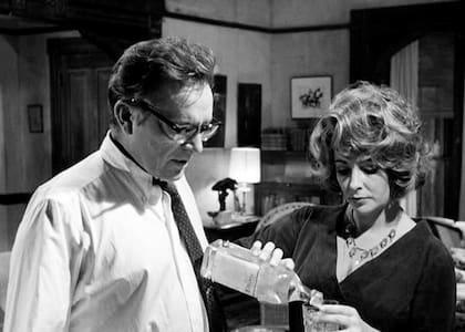 Burton, Taylor y el alcohol, los protagonistas de ¿Quién le teme a Virginia Woolf? (1966)