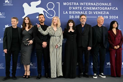 Burton y su elenco estelar, que incluye a las figuras que vuelven a sus personajes originales -Michael Keaton, Winona Ryder y Catherine O'Hara- con los que se sumaron al proyecto para esta nueva entrega: Jenna Ortega, Willem Defoe, Justin Theroux y Monica Belluci