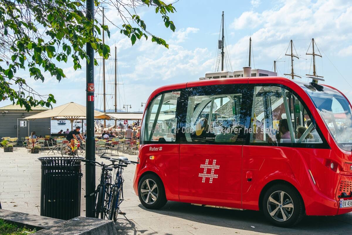 Bus autónomo Navya Autonom Shuttle en Olso, Noruega. Navya es una empresa francesa especializada en el diseño y construcción de vehículos autónomos y eléctricos.
