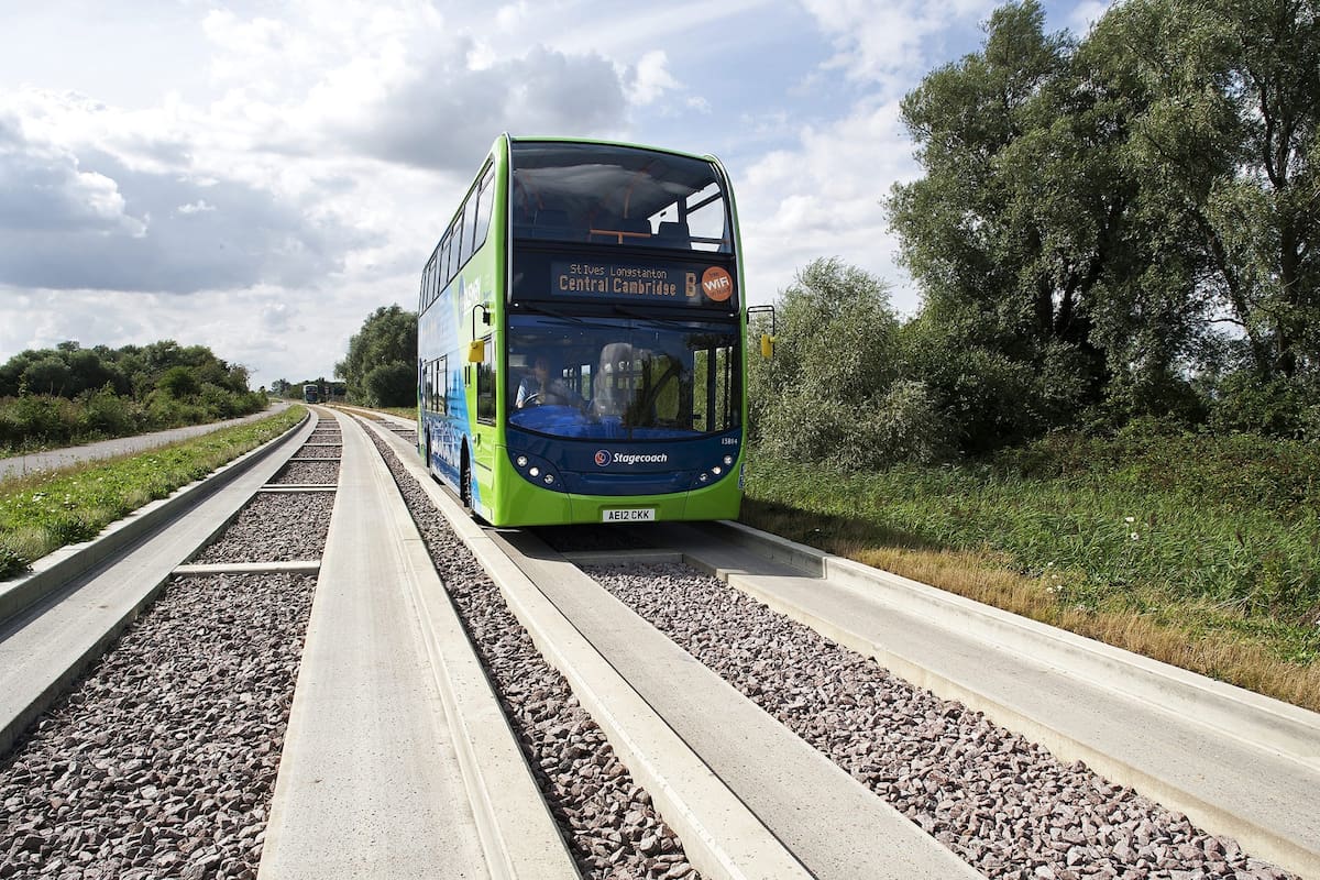 Bus Rapid Transit (BRT), una solución con caminos especiales y ómnibus a gas para el transporte de pasajeros: No solo son una realidad en Europa, también se usan en Colombia y Brasil