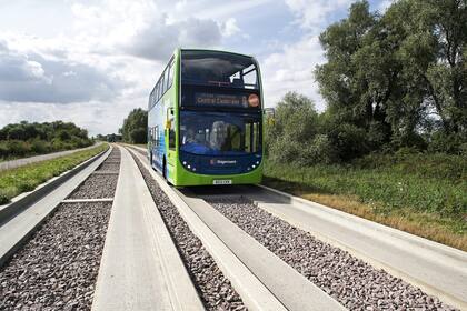 Bus Rapid Transit (BRT), una solución con caminos especiales y ómnibus a gas para el transporte de pasajeros: No solo son una realidad en Europa, también se usan en Colombia y Brasil