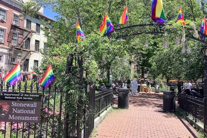 Buscan proteger la bandera del orgullo en el Monumento Nacional Stonewall