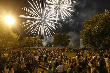 Buscan restringir todos los artefactos pirotécnicos que produzcan un efecto sonoro superior a 84 decibeles