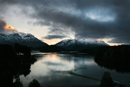 Buscando a Nahuelito. Relatos anteriores a la llegada de los españoles dan cuenta de un ser que vive en las profundidades del Nahuel Huapi, en Bariloche