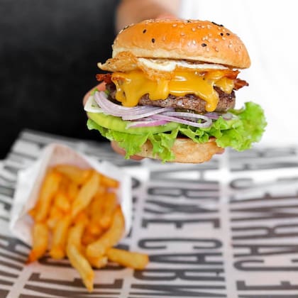 ¿Buscás hamburguesas con los mejores ingredientes? Encontralas en Carne.