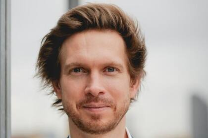 Busch fue subdirector del Centro de Innovación de la London School of Economics y es profesor visitante del Instituto Marshall de esa casa de estudios.