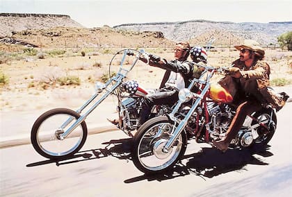 Junto a Peter Fonda, en una de sus películas más icónicas, Busco mi destino