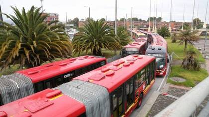 Buses de Transmilenio en la estación Banderas
Foto: Milton Diaz. El Tiempo