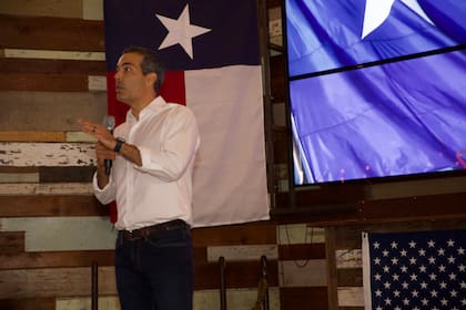 Bush se enfrentará al fiscal general de Texas Ken Paxton, quien ya tiene seis años en el cargo y está denunciado por fraude
