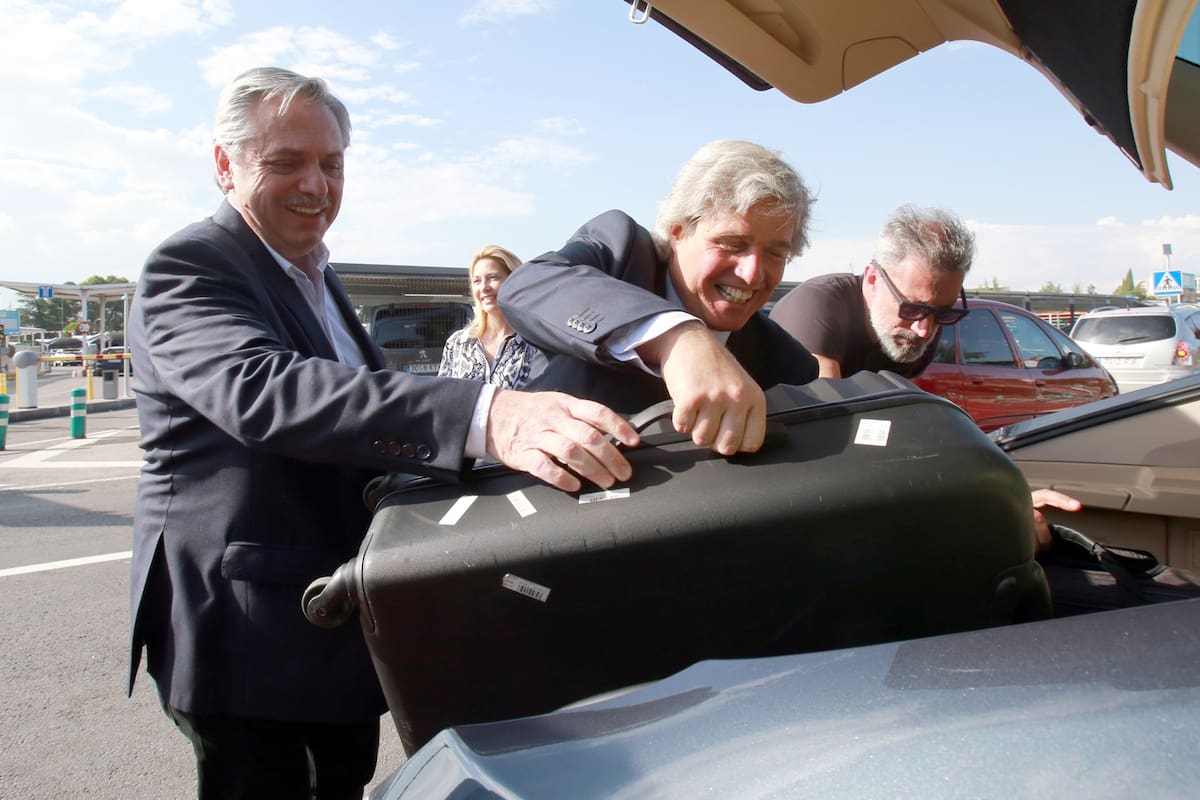 Bustillo recibió al candidato argentino en el aeropuerto de Barajas, al llegar a Madrid