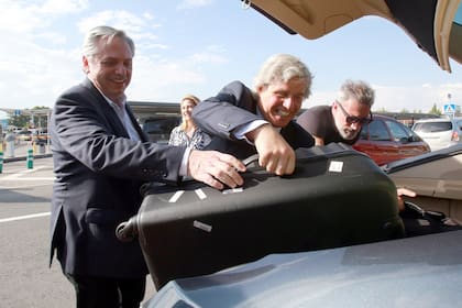 Bustillo recibió al candidato argentino en el aeropuerto de Barajas, al llegar a Madrid