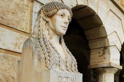 Busto de Diotima en la Universidad de Australia Occidental (UWA)