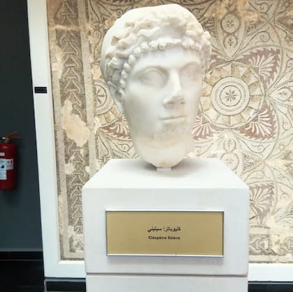 Busto de mármol de Cleopatra VIII Selene