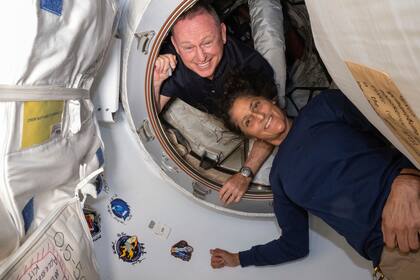 Butch Wilmore y Suni Williams en la Estación Espacial Internacional
