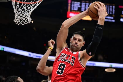 Buzelis y Vucevic anotan 24 puntos cada uno en victoria de Bulls 136-125 sobre Cavaliers