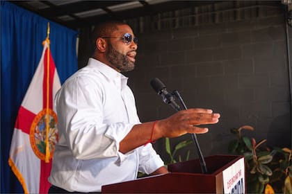 Byron Donalds contó con una amplia ventaja frente a Jay Collins en los principales condados de Florida