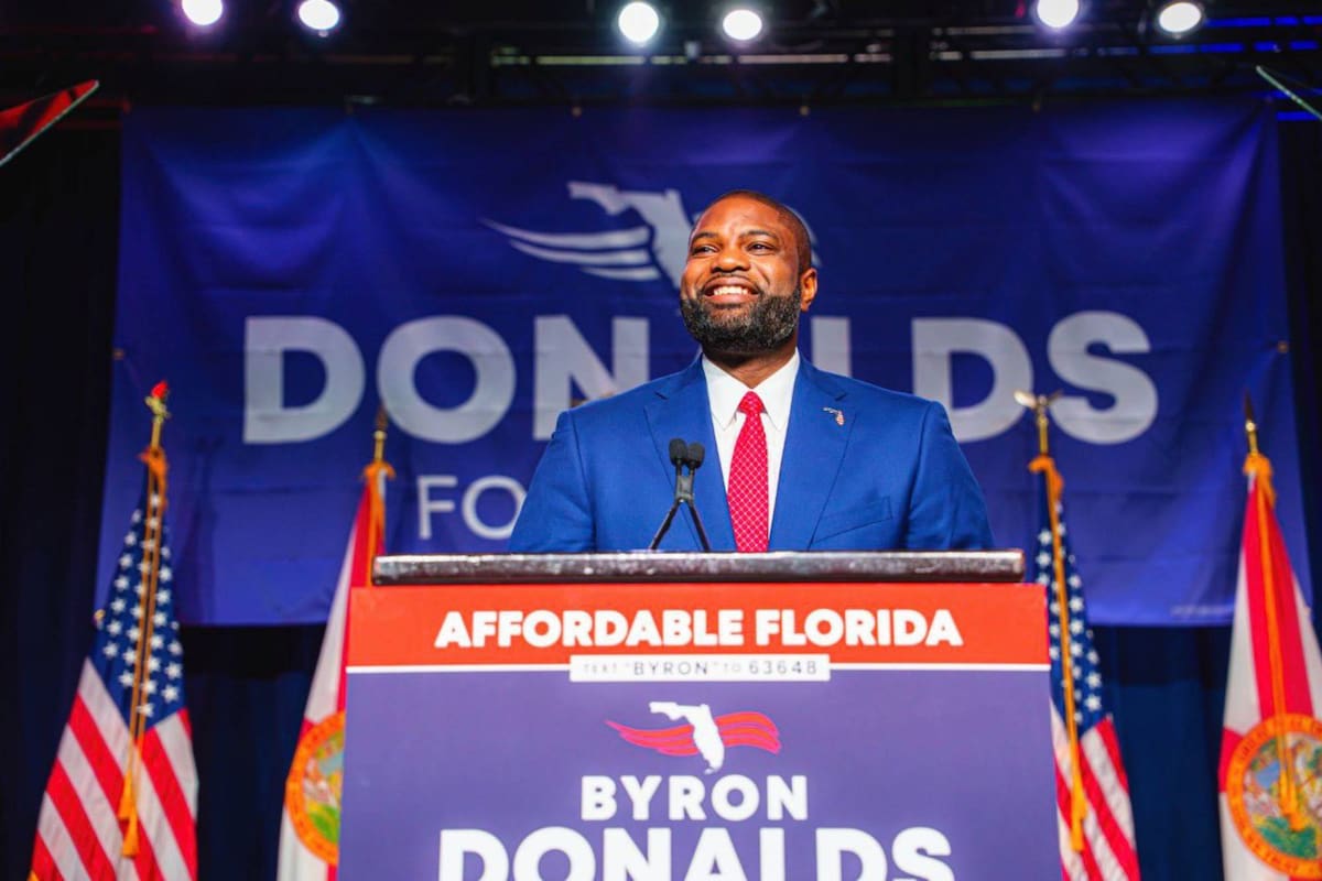 Byron Donalds propone mantener la línea del actual gobernador y afirmó que destituirá a funcionarios locales que se nieguen a colaborar con las agencias de inmigración