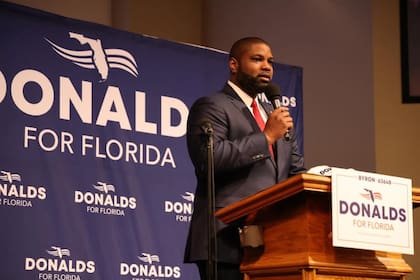 Byron Donalds suma más apoyos en la carrera a gobernador de Florida