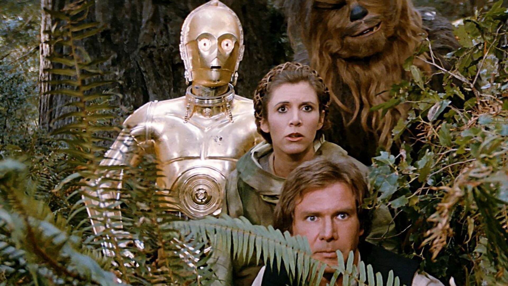 C3PO, Chewbacca, Leia y Han Solo en una de las memorables escenas de El regreso del jedi, estrenada hace cuatro décadas