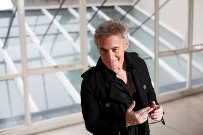 "Soy el Zoolander del rock: una visión estereotipada del Cae de los 90", asegura el músico y actor
