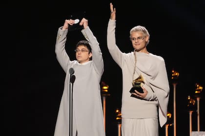 CA7RIEL & Paco Amoroso lo hicieron de nuevo: ganaron esta vez un Grammy internacional por su disco Papota