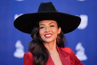 CA7RIEL & Paco Amoroso tienen un debut espectacular en la Premiere del Latin Grammy