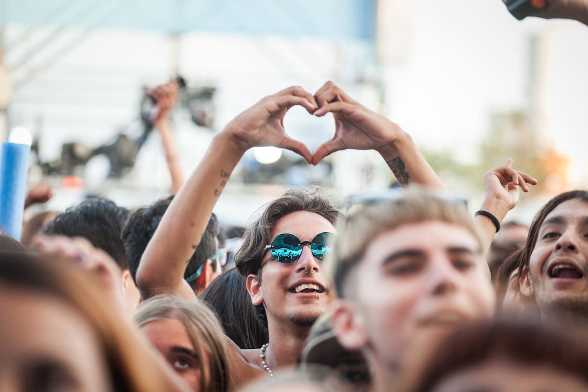 Ca7riel y Paco Amoroso, Cazzu y Khea hicieron vibrar a miles de personas en un predio a metros del mar
