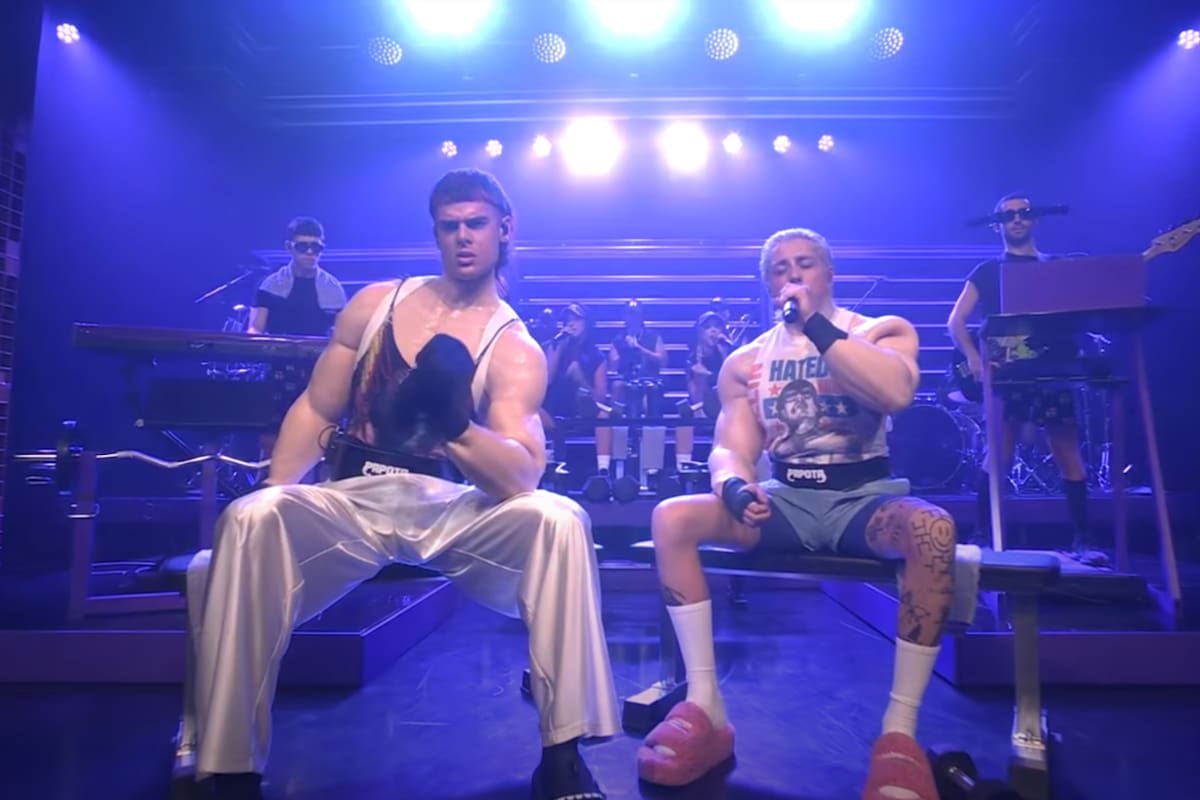 CA7RIEL y Paco Amoroso con Jimmy Fallon exportaron música actitud, estilo y una forma muy argentina de romper las reglas