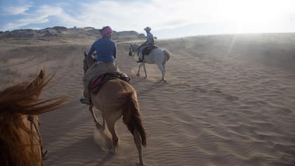 Cabalgata en Barra de Valizas.