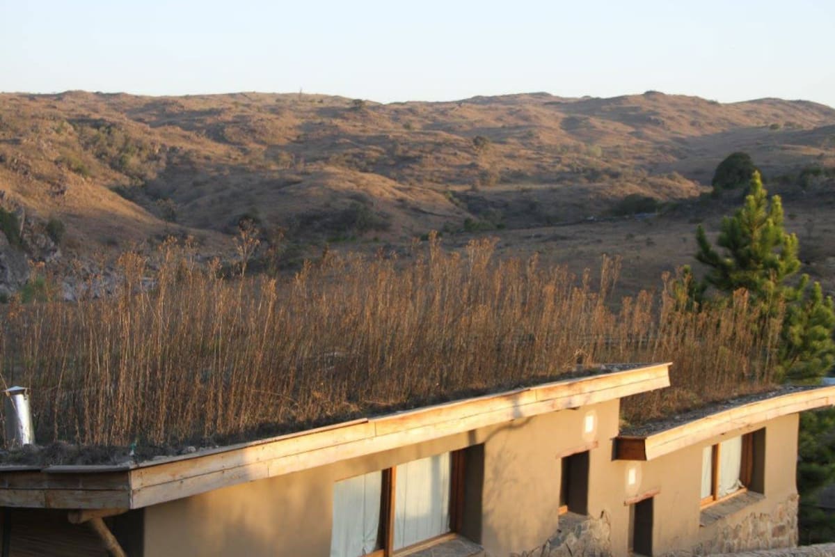 Cabañas construidas según el concepto de la bioconstrucción. Foto: Candy Rivas.