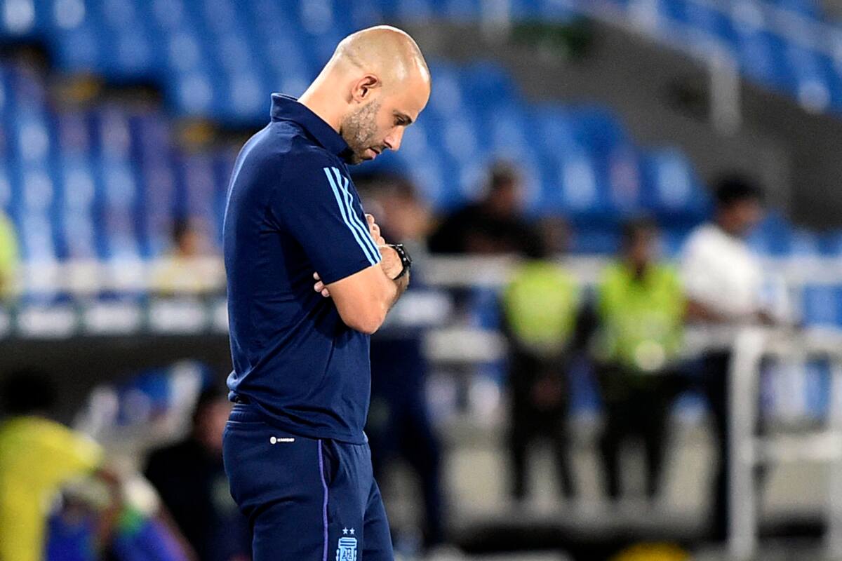 Cabeza gacha, tristeza y amargura: Javier Mascherano mastica el revés frente a Brasil en el Sudamericano Sub 20 de Colombia y cree que Argentina debe "mejorar muchísimo".