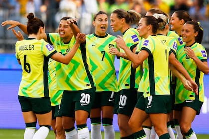 Cabezazo de Kerr ayuda a Australia a vencer a Filipinas en debut de Copa Asiática femenina