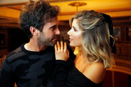 Nicolás Cabré y Laurita Fernández, muy enamorados