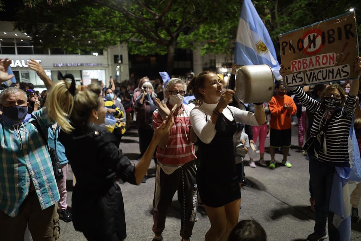 Cacerolazos frente a la Quinta Presidencial de Olivos