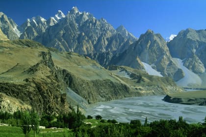 Cachemira es un territorio situado en la región septentrional del subcontinente indio. Limita con Afganistán, China, India y Pakistán