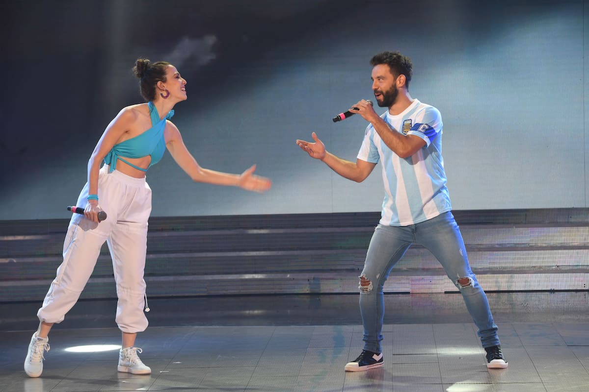 Cachete Sierra junto a Inbal Comedi