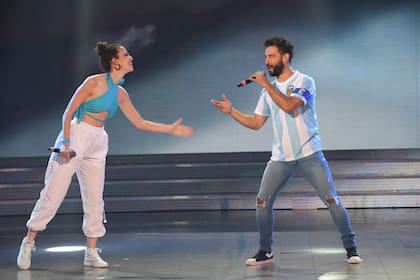 Cachete Sierra junto a Inbal Comedi