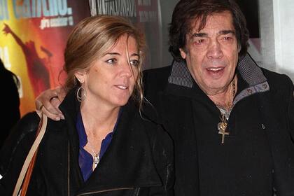 Cacho Castaña junto a su novia, tiempo atrás