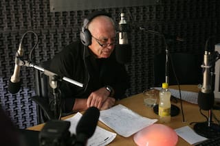 El hombre con “una guitarra eléctrica en la garganta” que le dedicó su vida a la radio