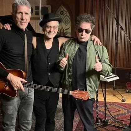Cachorro López, Daniel Melingo y Andrés Calamaro durante la grabación de Éxtasis total, el álbum que rinde homenaje a Los Abuelos de la Nada y reversiona sus grandes clásicos