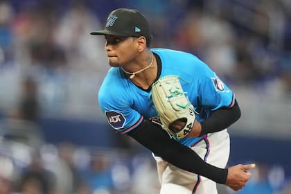 Cachorros adquieren al lanzador derecho Edward Cabrera en canje con Marlins