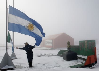 Cada año se realiza una ceremonia por el aniversario y el relevo de las dotaciones