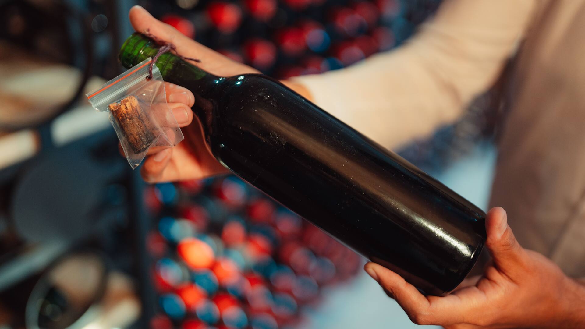 Cada botella se encuentra con su corcho original aparte, ya que han sido reencorchadas